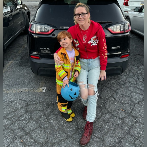 Meet your Posher, Robin! Welcome to my Closet! - Picture 4 of 15